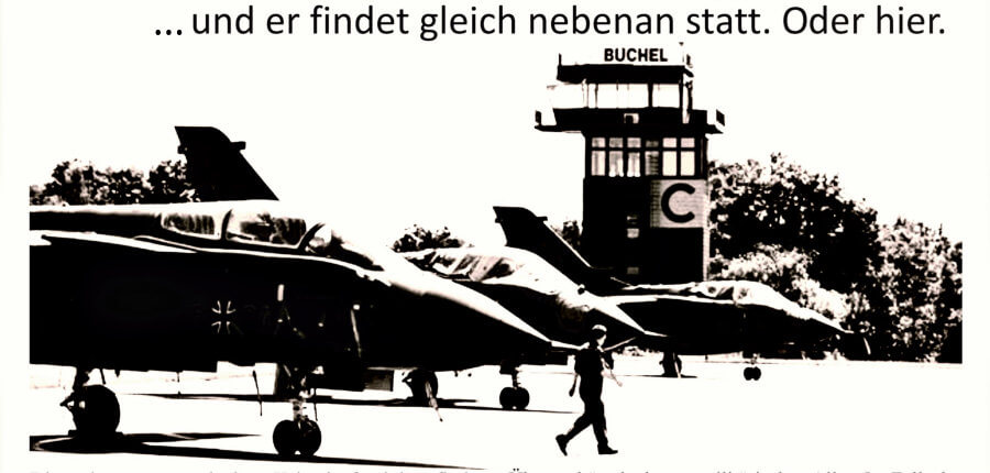 Bombenflugzeuge auf einem Flugplatz - Text: Stell dir vor es ist Krieg ... und er findet gleich nebenan statt. Oder hier.